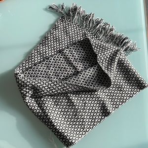 Woven Black & White Patterned Scarf